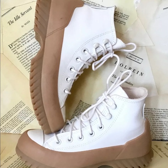 Converse Chuck Taylor Hi Top Lugged 2.0 Leather Sneaker Boot Cream Gum - Picture 2 of 6